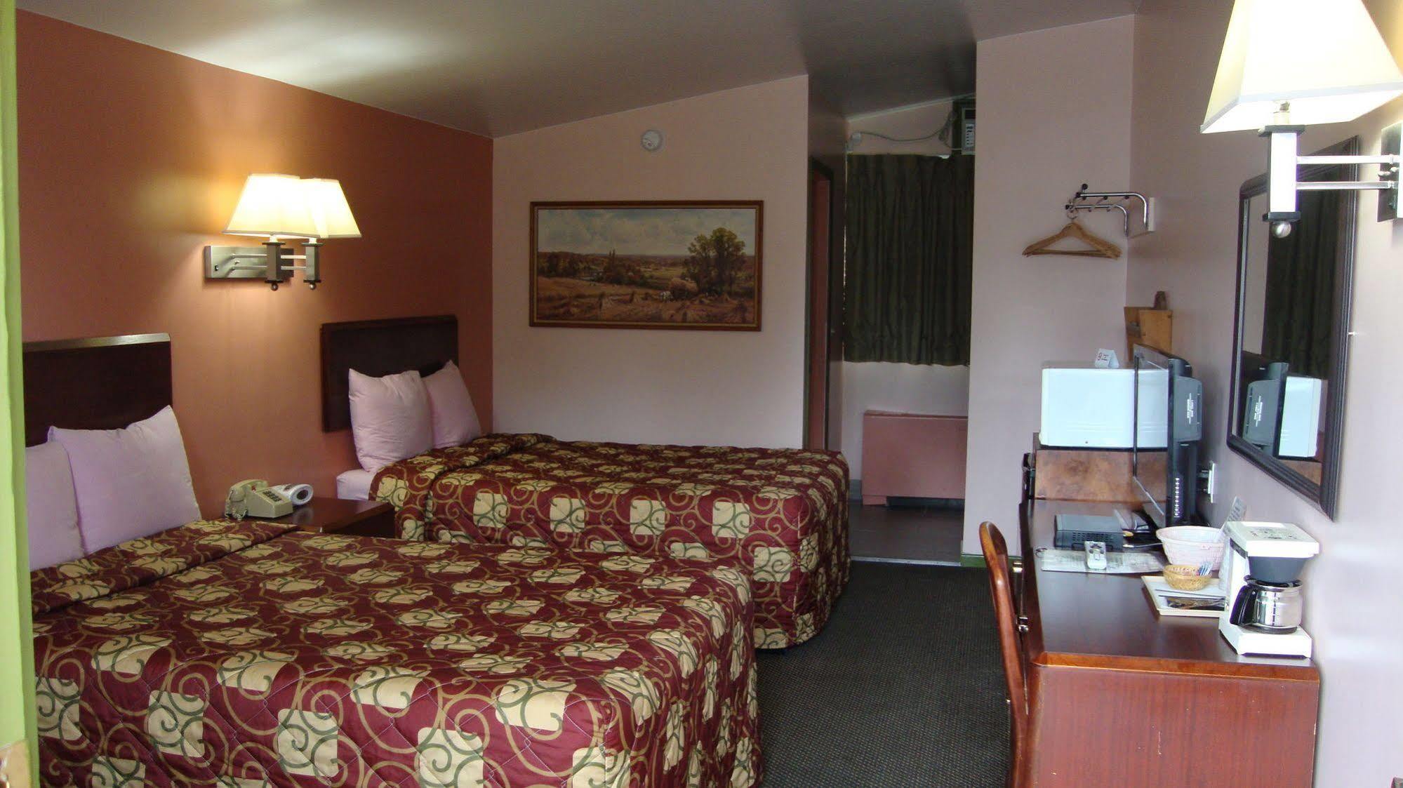 Pinconning Trail Inn Motel Exterior photo
